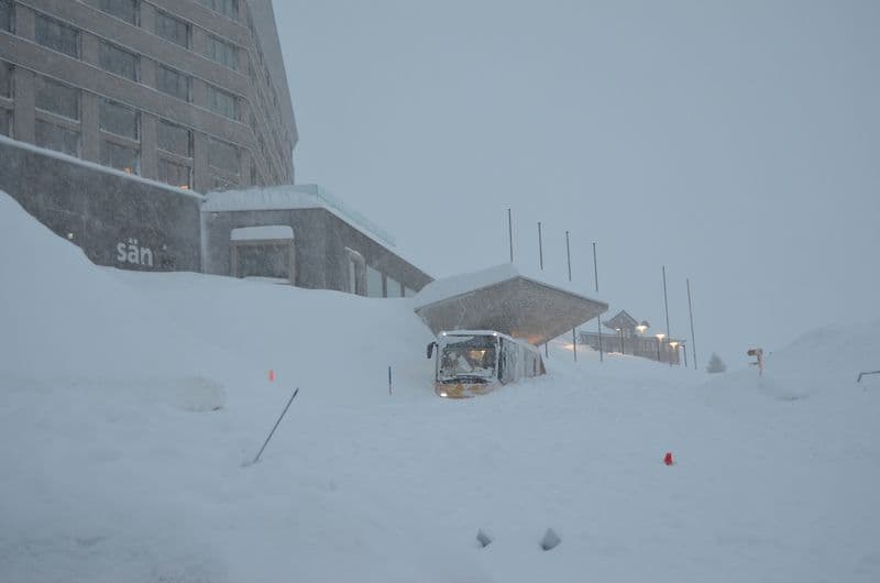 Nearly 300 destructive avalanches during 'dramatic' Swiss winter