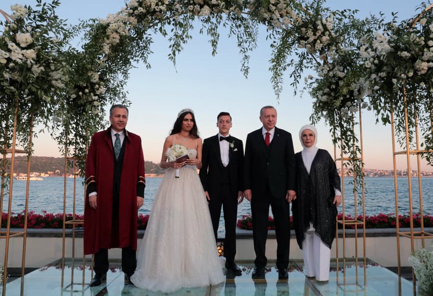 Özil marries in Istanbul, with Erdogan as best man