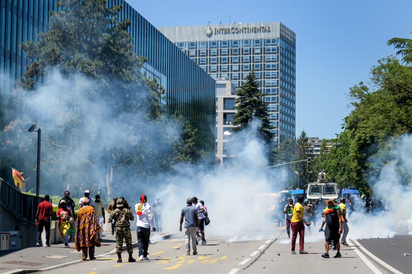 Swiss police fire water cannon, tear gas at Cameroon protesters