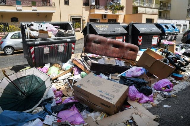 'Disgusting dumpsters': Rome garbage crisis sparks health fears