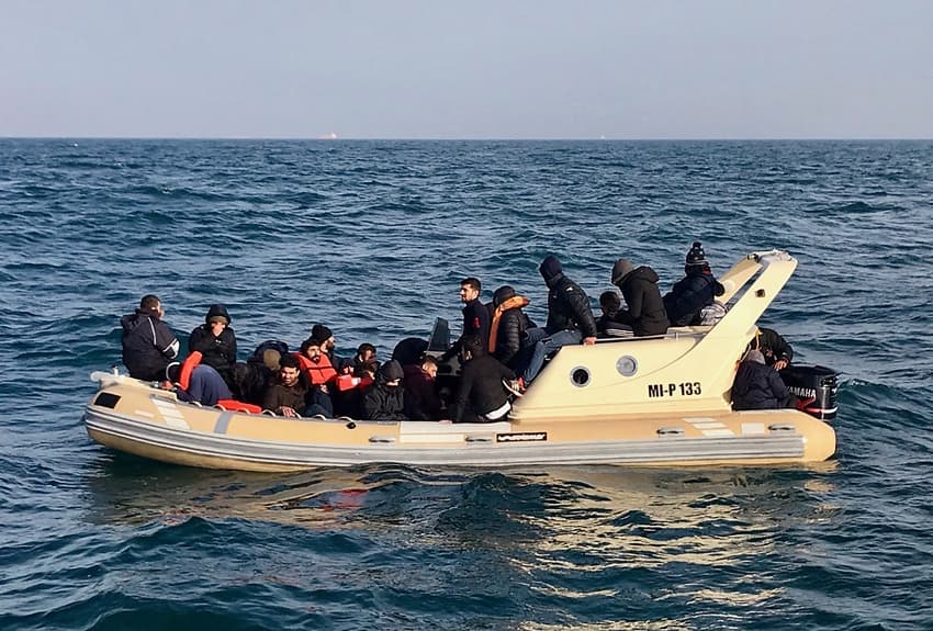 French crew rescue 22 migrants as they try to cross to Britain