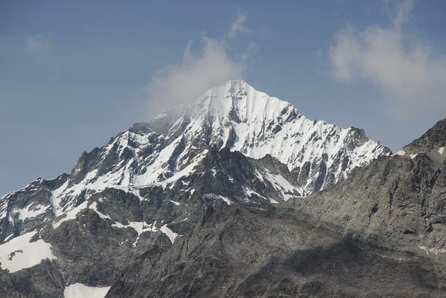 Two German climbers die in Swiss peak fall