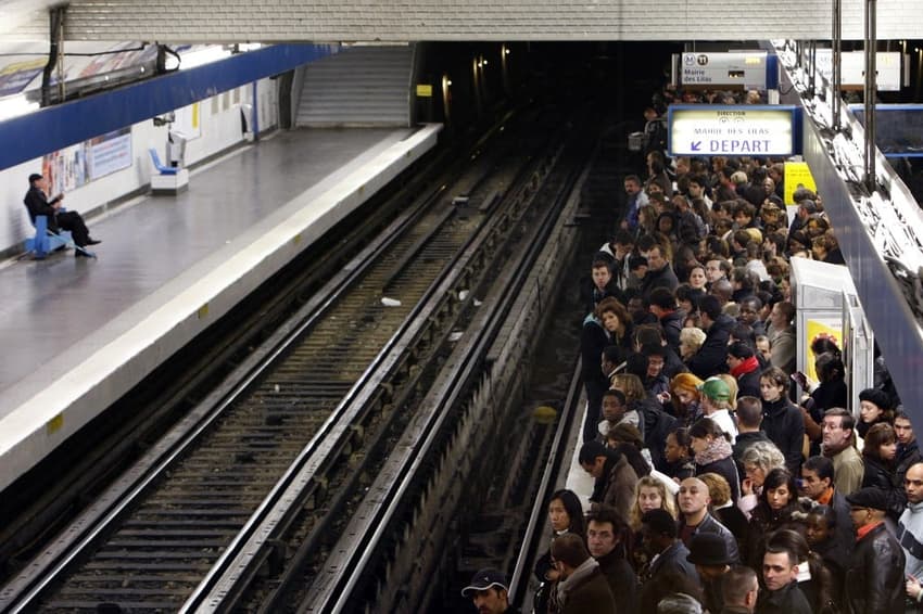 Paris: Transport unions call for indefinite strike in December