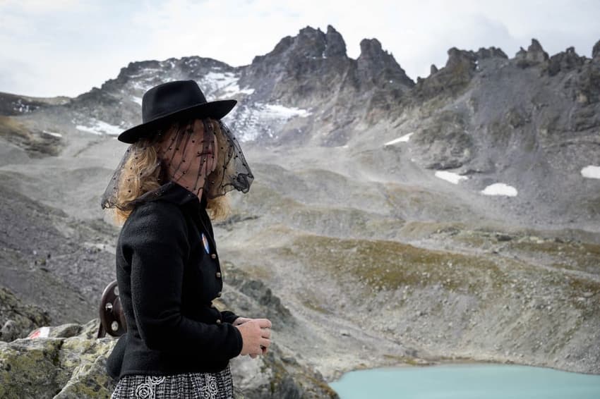 Swiss hold high-altitude 'funeral march' for lost glacier