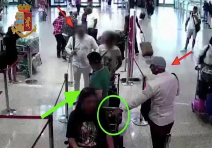 VIDEO: Gang of thieves caught snatching bags at Rome airport