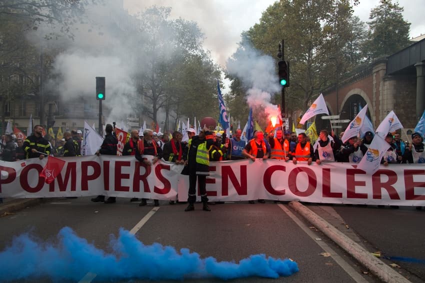 In Pictures: French firefighters clash with riot police in Paris