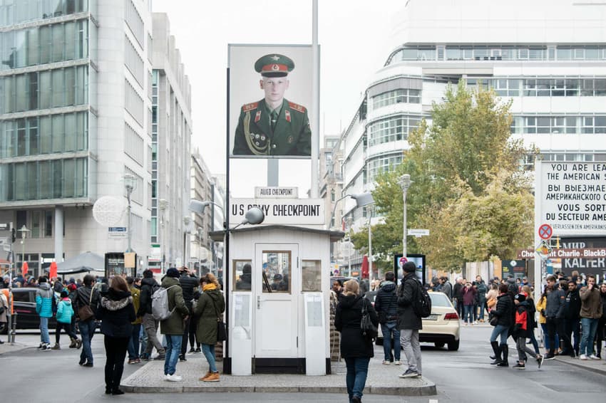'Iconic' Checkpoint Charlie soldier photos to be auctioned in Germany