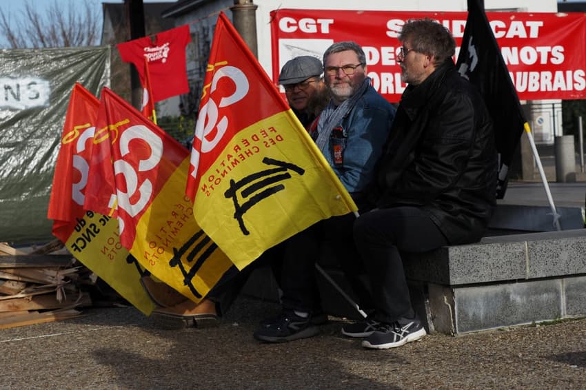 Christmas Eve transport disrupted as French strikers vow to keep up pressure