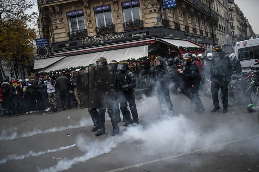 Police in Paris fear more violence at 'yellow vest' marches on Saturday