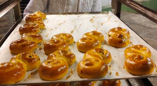 Advent Calendar 2022: How to make Swedish Lucia saffron buns