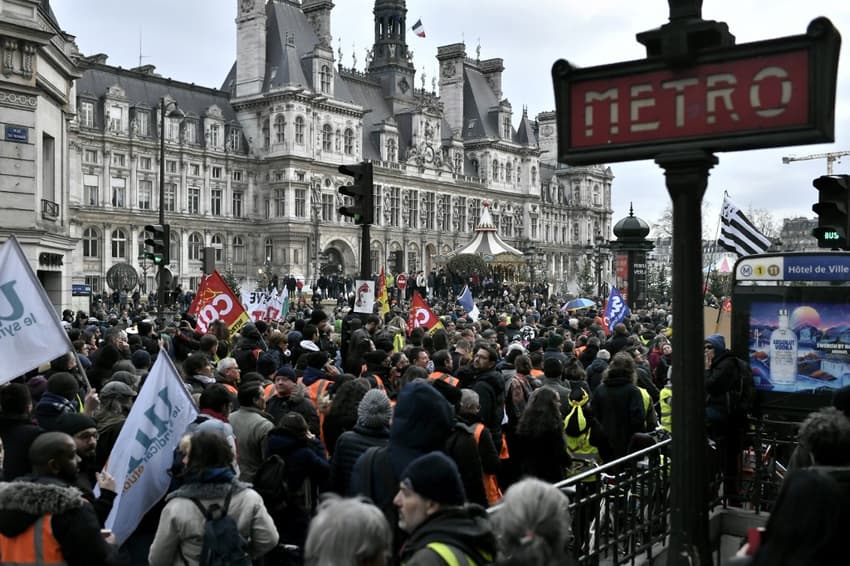 New Year's Eve transport services in France hit by strike action