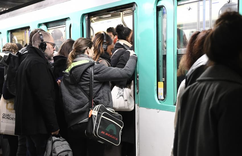 Pushing, snogging and climbing: 8 things to avoid during French transport strikes
