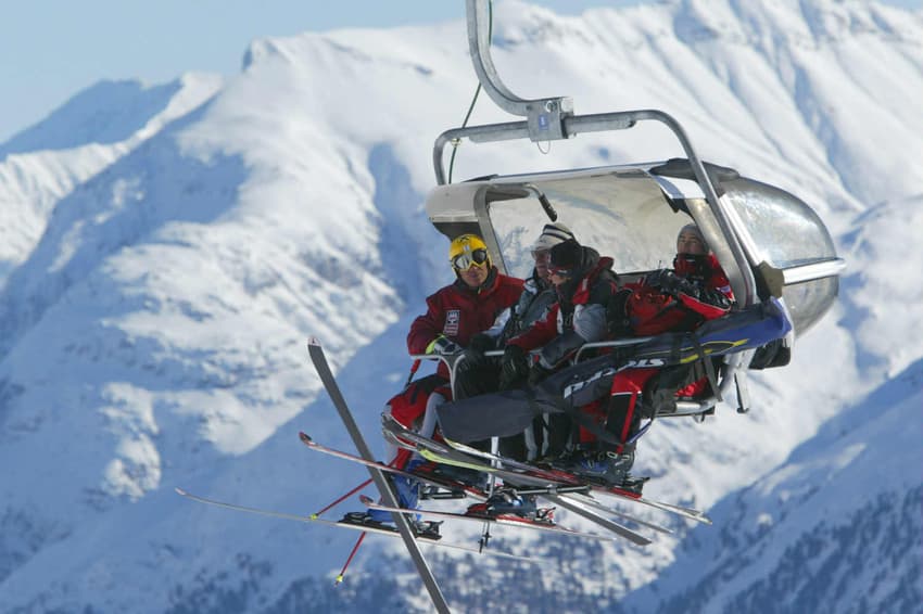 Swiss ski worker ‘generously rewarded’ after handing back lost $20,000