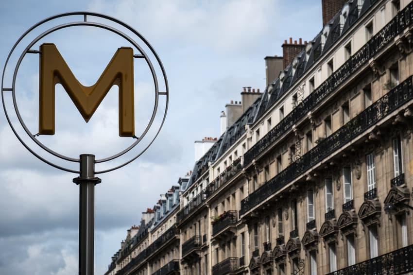 Man killed after accidentally falling onto Paris Metro track
