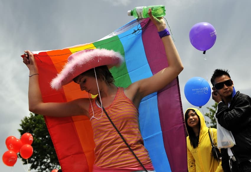 Swiss to back new law against homophobia: projection