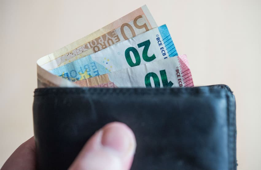 Average German 'hoards €1,364 in cash'