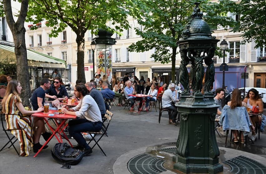 Should Paris allow cafés and restaurants to permanently extend their terraces?