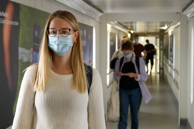 Swedish airports ask passengers to wear face masks