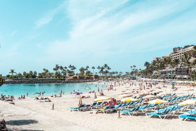 Spain's Canary Islands give insurance guarantees to tourists  in case of Covid-19