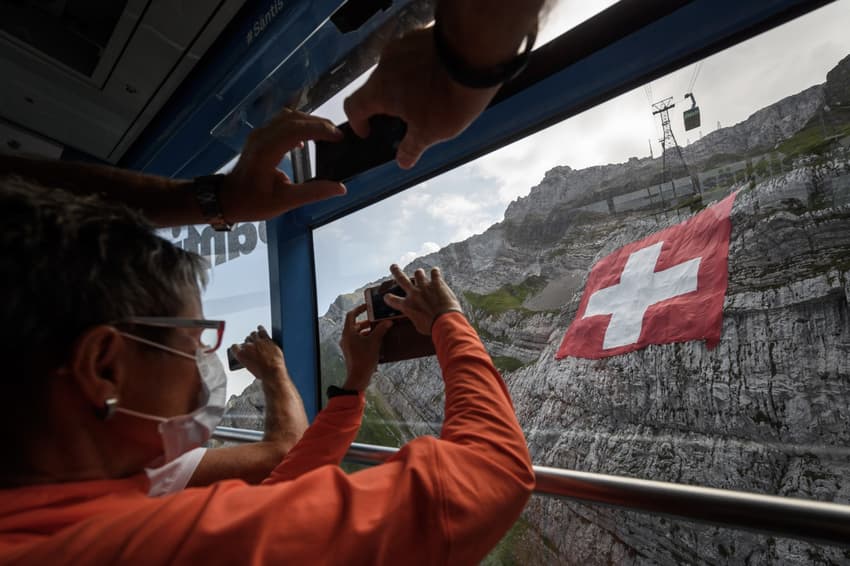 Fewer arrivals but more foreign residents: How Switzerland's coronavirus epidemic has affected immigration