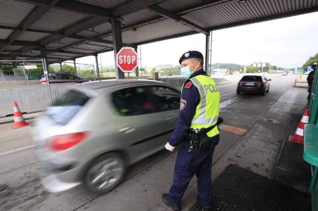 Traffic chaos on Austrian border after coronavirus crackdown