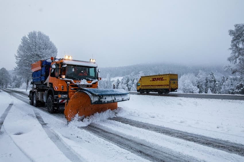 Snowy weather causes traffic accidents around Germany