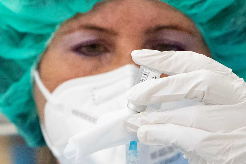 Coronavirus: Austria live streams first vaccinations