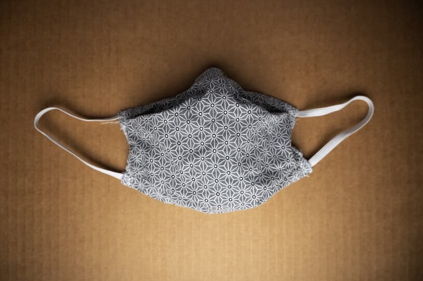 France advises against fabric face masks due to new Covid variants