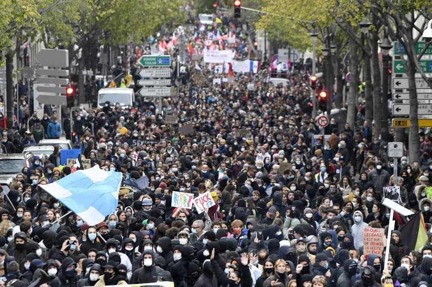 Why can France never agree how many people are protesting?
