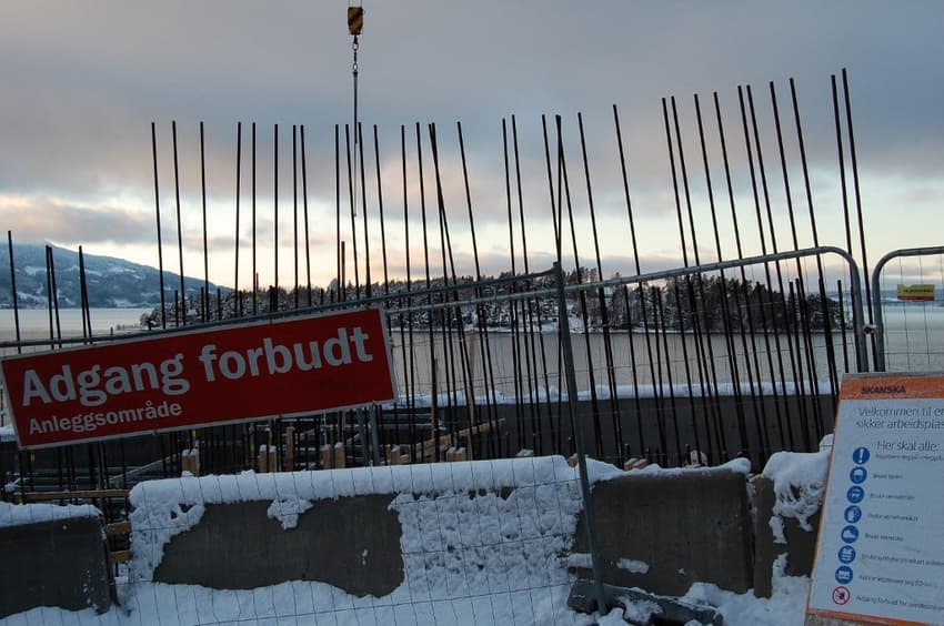 Norway to go ahead with massacre memorial despite opposition