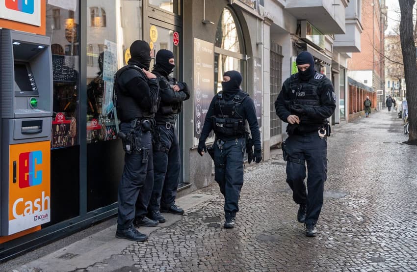 Hundreds of Berlin police carry out raids and arrests on criminal gangs