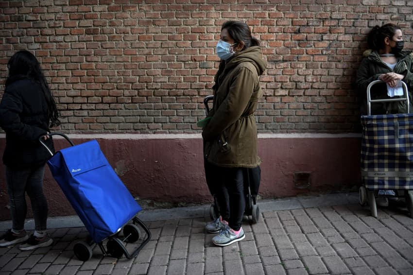 Queuing for food handouts: How the pandemic has left thousands more going hungry in Spain