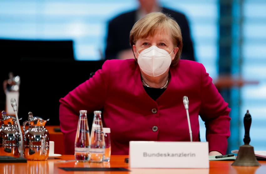 Merkel backs 'short national lockdown' to slow down Covid spread