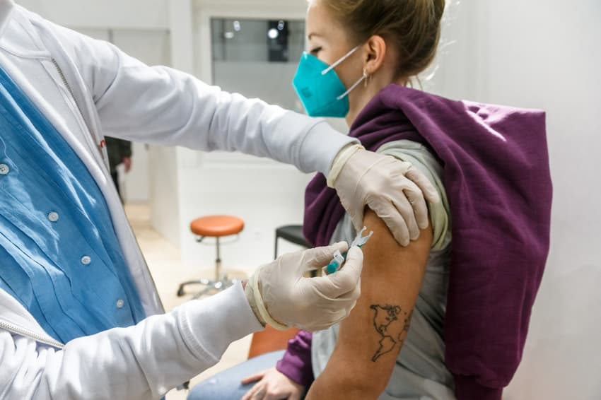 ‘High risk of passing on virus’: German doctors call for faster vaccination of young people