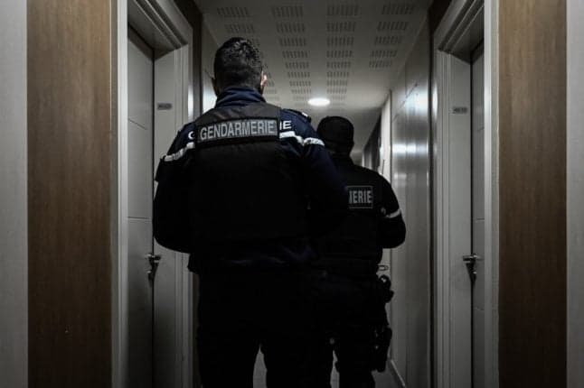 French police make 2,500 quarantine travel checks and 141 fines