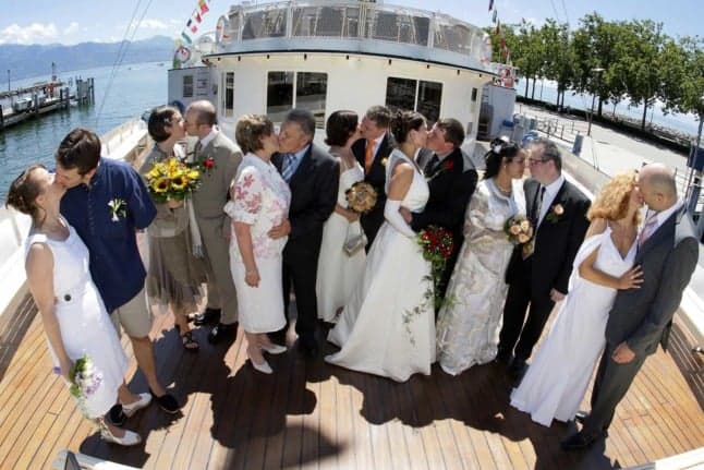 What are the new rules for events including weddings in Switzerland?