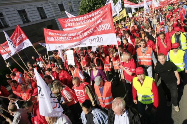 Should foreign workers in Austria join a union?