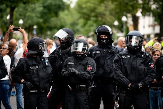 More than 600 people detained in Berlin as Covid sceptics defy protest ban