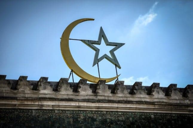 French government to close six 'radical' mosques