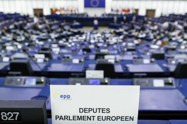 Is France really trying to ban speaking English in the EU?