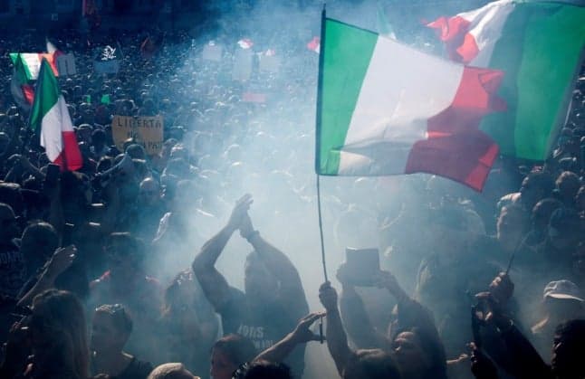 Riots put Italian government under pressure to ban neo-fascist groups