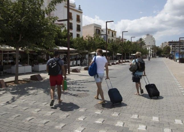 Spain on the lookout for Dutch Covid-infected tourists who fled quarantine