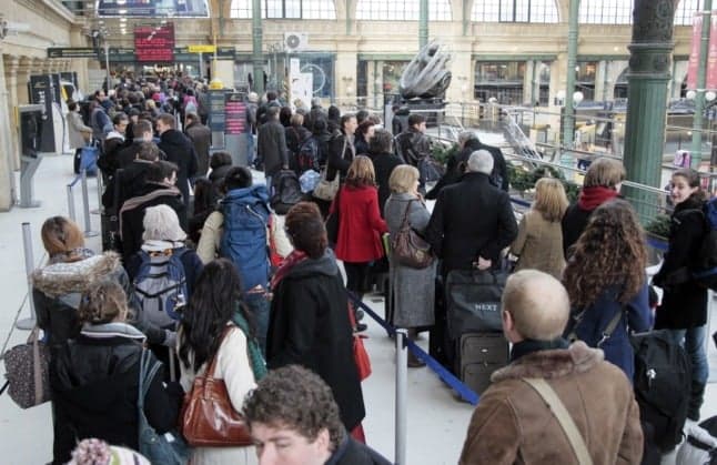 Travellers from France to UK warned of delays over IT glitch