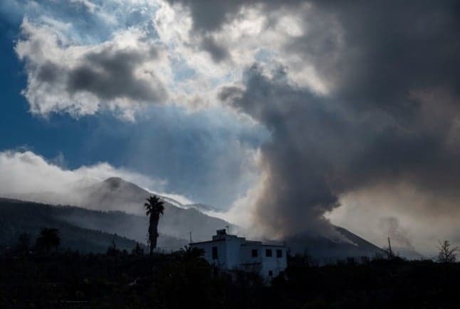 Toxic volcano gases force thousands into lockdown on Spain's La Palma