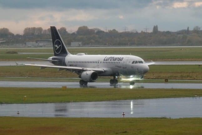 Omicron wave forces German airline Lufthansa to axe 33,000 flights
