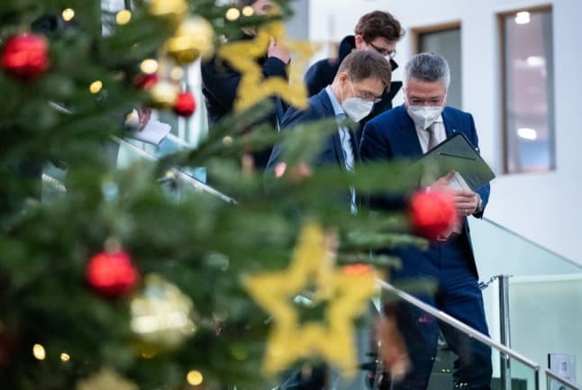 Celebrate Christmas with 'closest circle' says head of German health agency