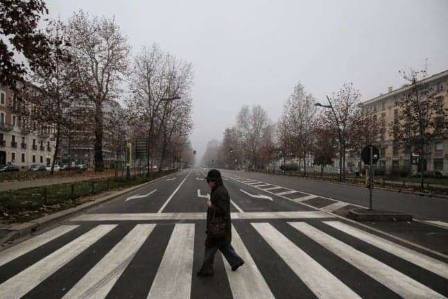 Which Italian cities have anti-smog traffic restrictions in place?