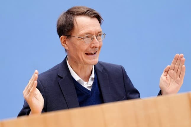 'Difficult weeks ahead,' warns German Health Minister on Omicron fears