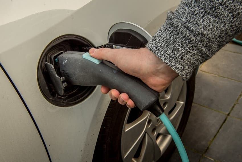 France to offer interest-free loans for low-emission vehicles
