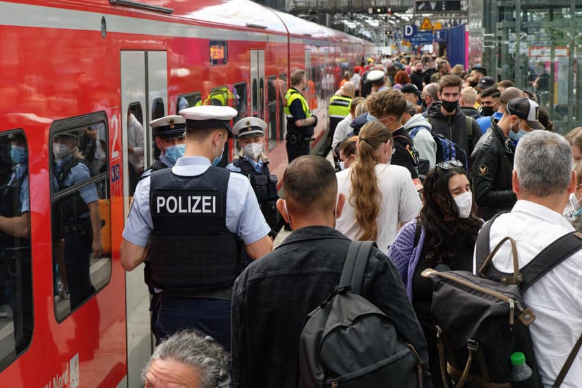 €9 ticket: Hundreds of German trains 'overcrowded' on long weekend
